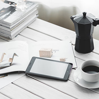 NBA常规赛战火重燃，湖人胜骑士开门红