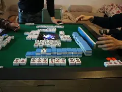 关于后卫凑几桌打麻将？太阳通过交易后，后卫人数达到10人的信息